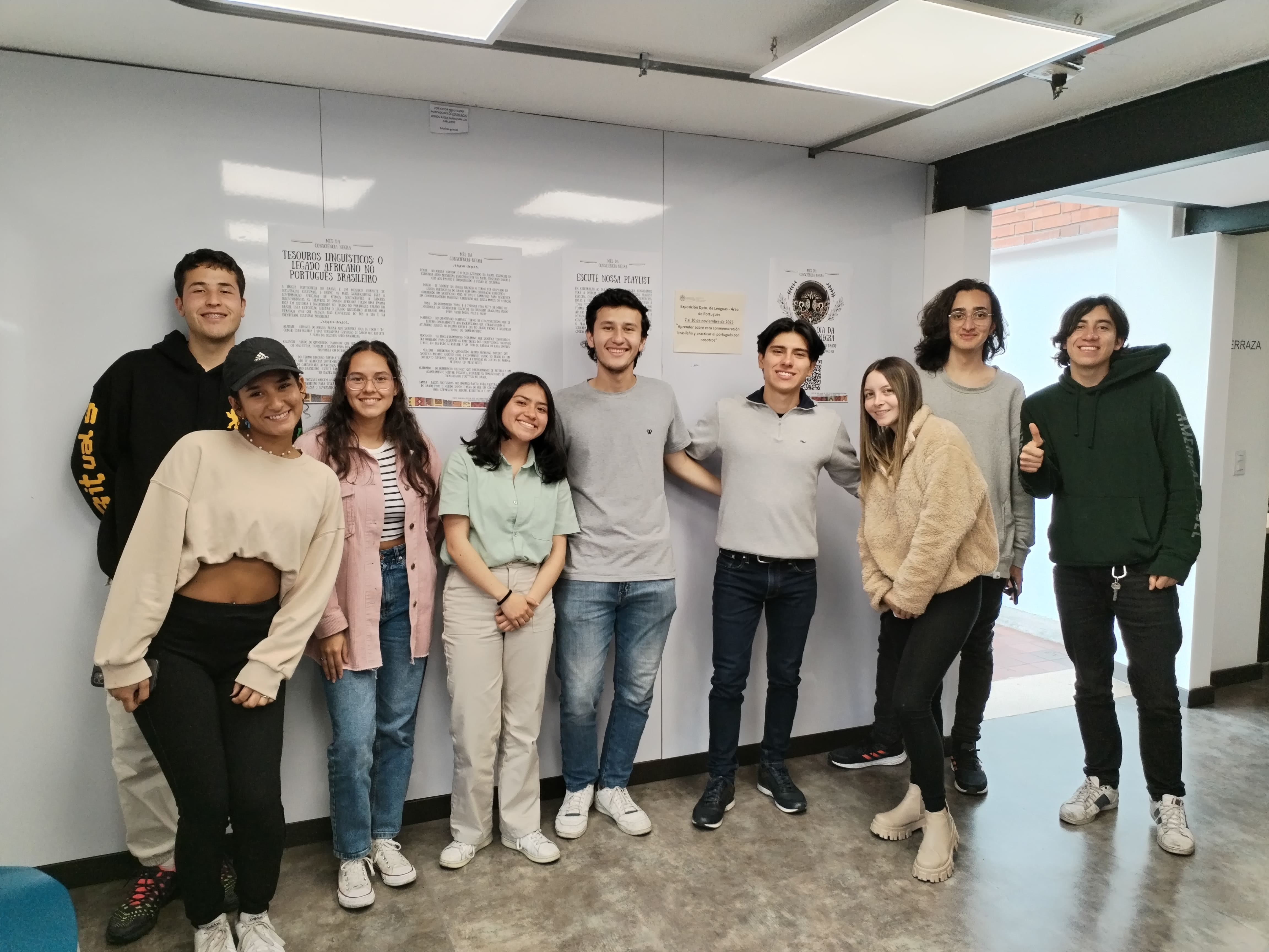 18 estudiantes de Portugués 1 realizaron una exposición en homenaje al mes de la Conciencia Negra. #Estudiantes FCyL